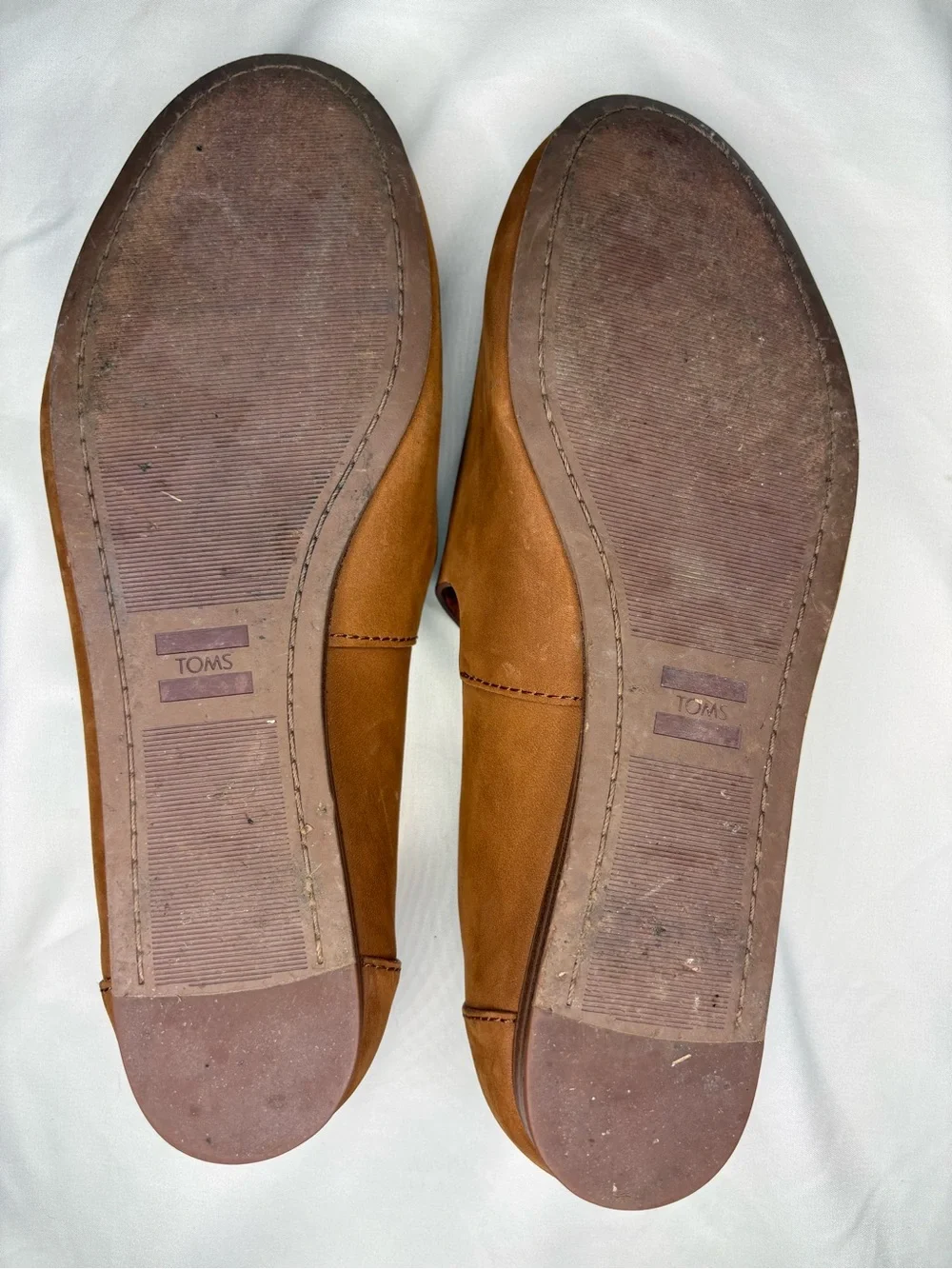 TOMS Women’s 8.5 Slip-On Loafers in Cognac Brown Suede
